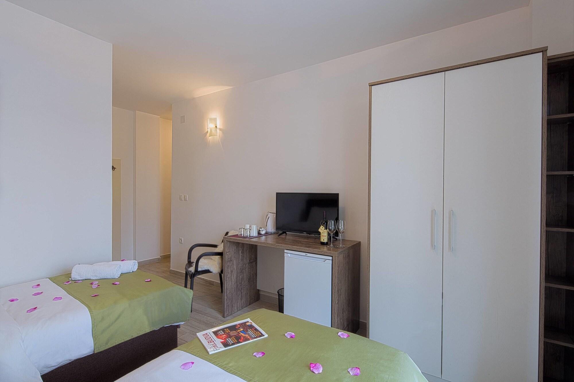 Le Marc Guest House Budva Exterior photo
